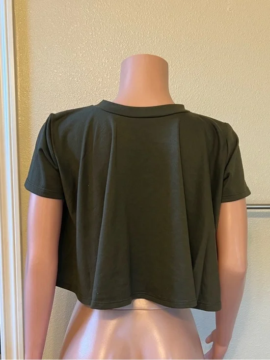 Green Cropped Tee Top - Classic Women’s Short Sleeve. Size S. - Picture 3 of 3